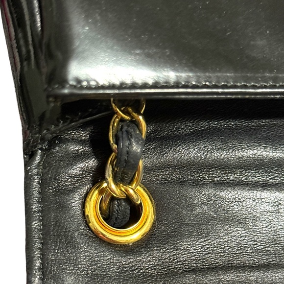 💯AUTH CHANEL MINI FLAP BAG PATENT BLACK LEATHER GOLD CHAIN SHOULDER CROSSBODY - Picture 13 of 15